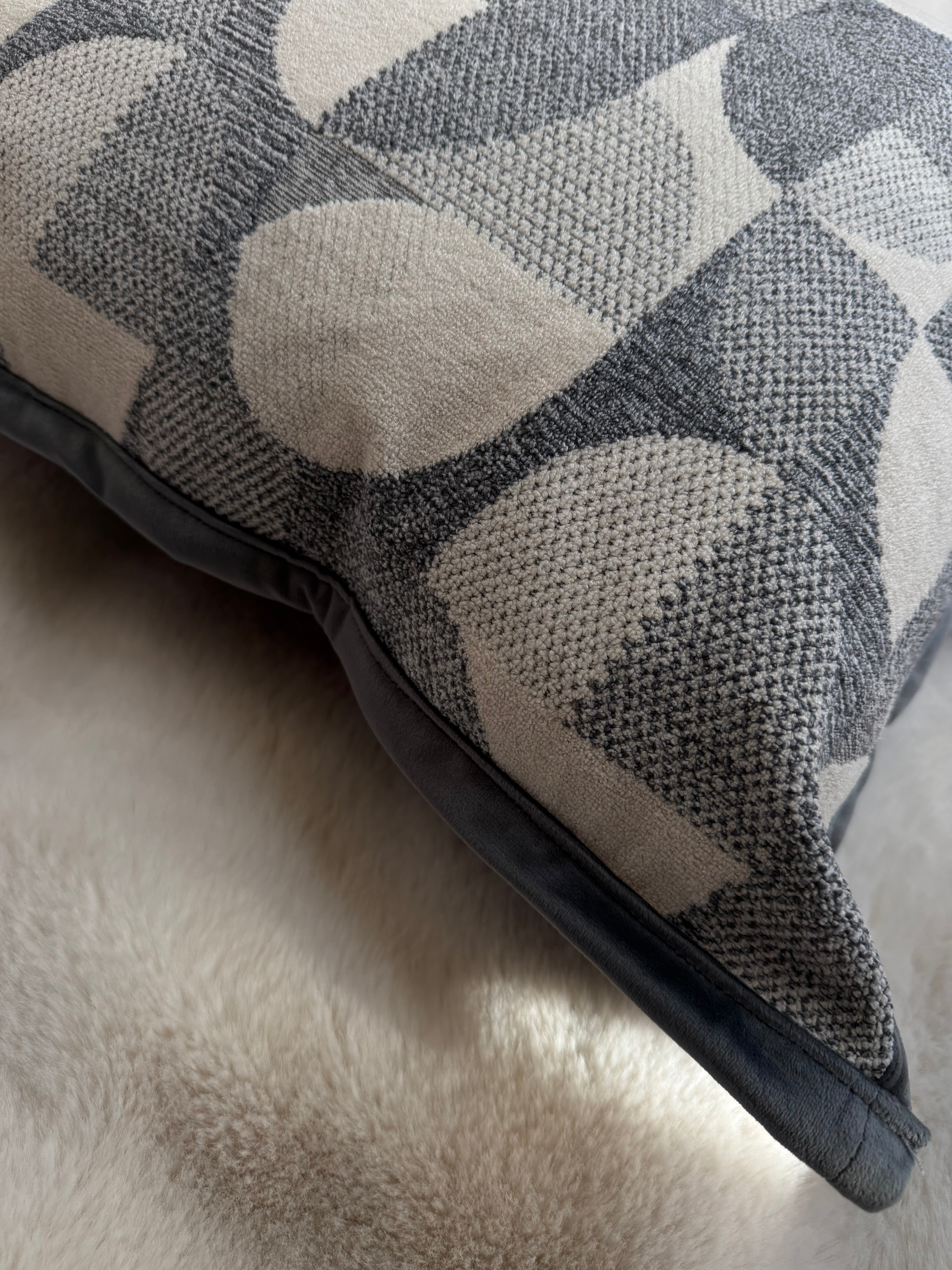 Cuscino Arredo in Ciniglia e Velluto – Made in Italy, Lavabile e "Double Face" Tunne